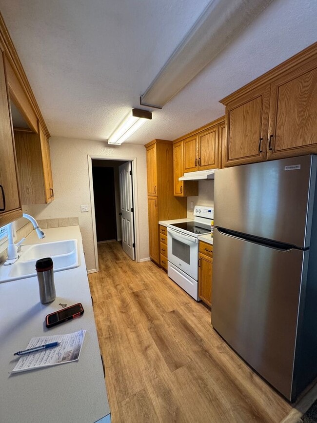 Building Photo - East Roseburg 3-Bedroom, 2-Bath close to Eastwood School