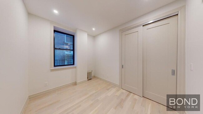 Building Photo - 250 W 91st St