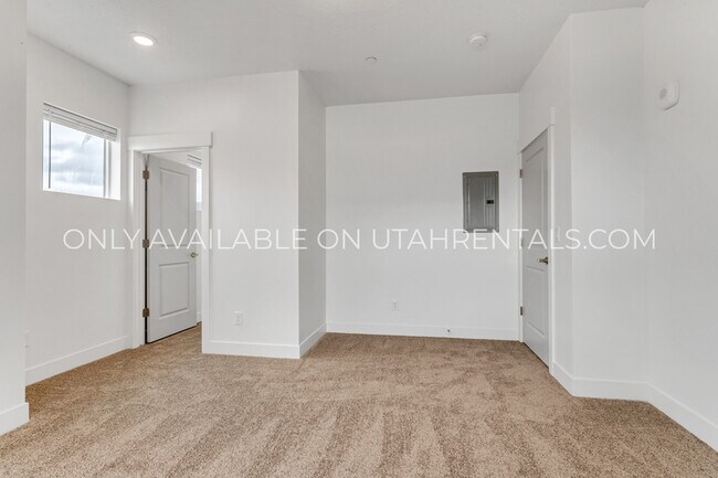 Building Photo - 768 S 1600 W