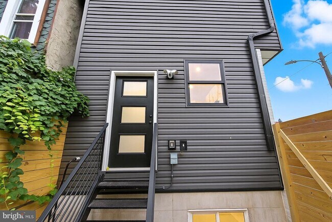 Building Photo - 2713 W Montgomery Ave