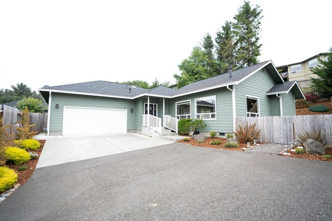 Primary Photo - Custom Home on Humboldt Hill in Ocean Poin...