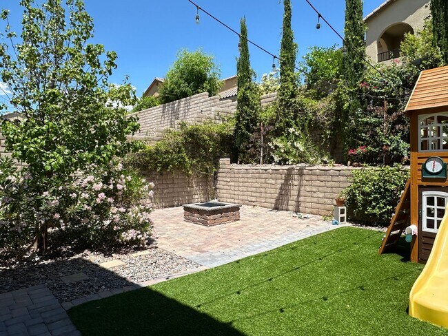 Building Photo - Beautiful Home in the Paseos of Summerlin!