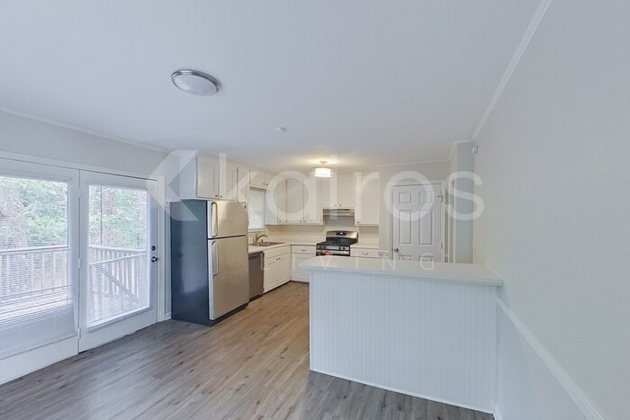 Building Photo - 5169 Beacon Dr