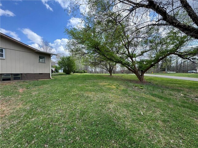 Building Photo - 276 Camp Glisson Rd