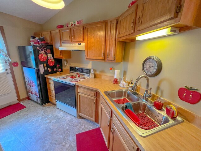 Building Photo - Stunning Rental Home in Indian Creek - Rey...