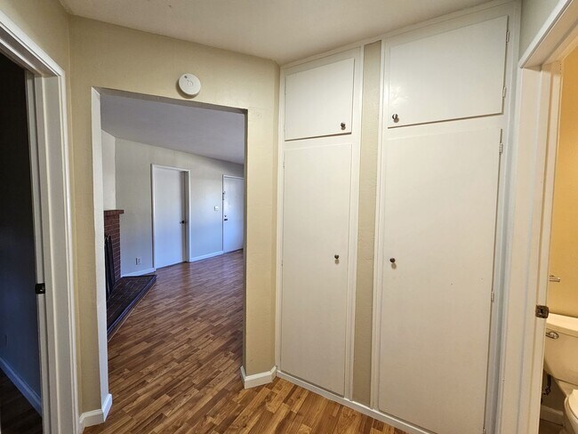 Building Photo - 487 N Rengstorff Ave
