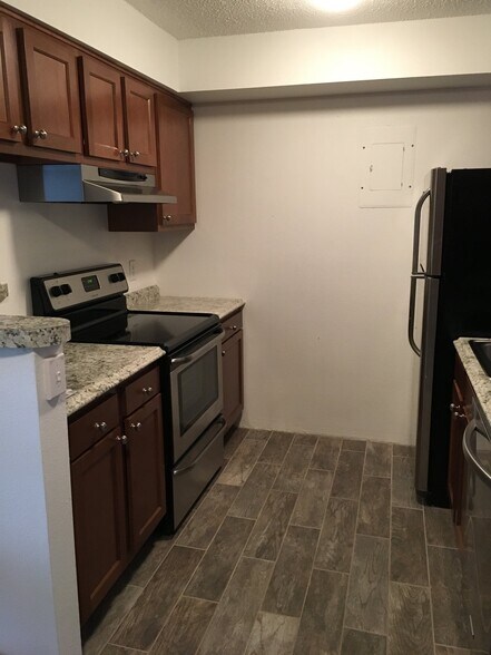 Building Photo - 7110 W 20th Ave