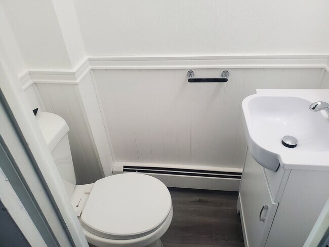 Building Photo - 1143 E Sydney St