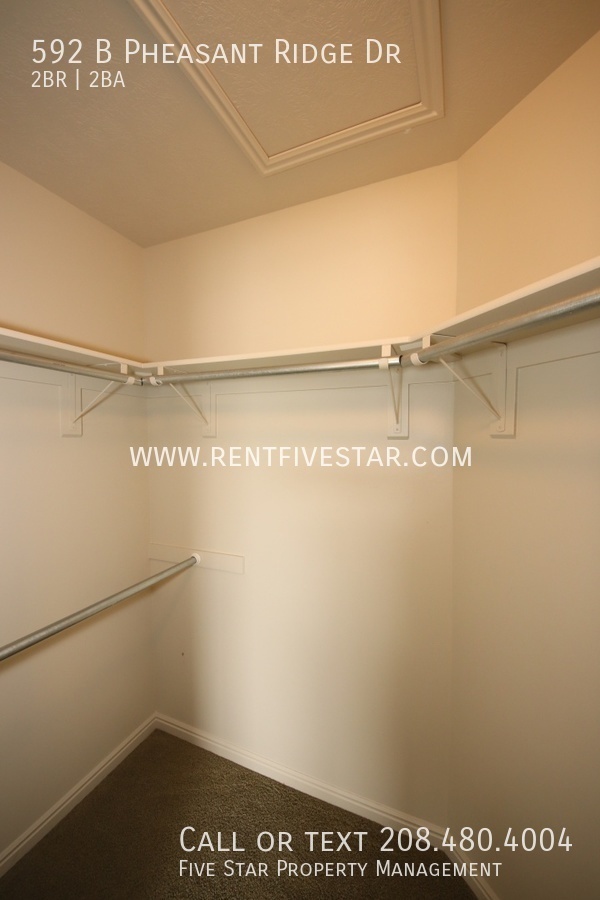 Building Photo - 592 Pheasant Ridge Dr