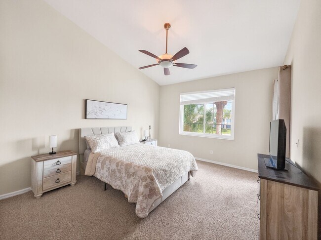 Building Photo - 2 Bed + Flex, 2 Bath Fully Furnished Annual Rental