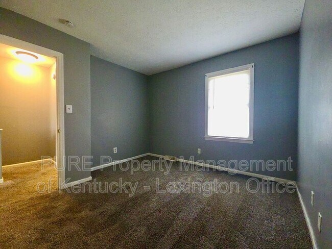 Building Photo - 305 Lake St