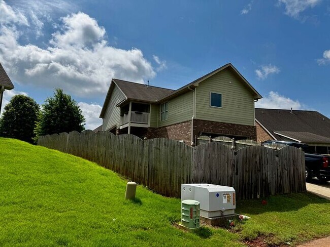 Building Photo - Home in Tech Corridor/Research Park with FENCED YARD and BONUS ROOMS