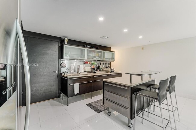 Building Photo - 6000 Collins Ave