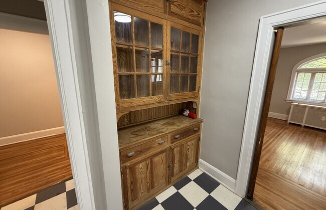 Building Photo - 3015 Clifton Ave