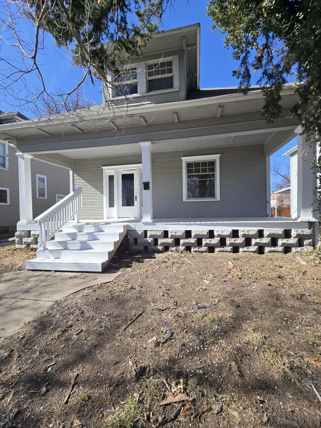 Building Photo - 305 N Pennsylvania Ave