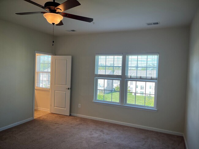 Building Photo - 1253 Elderslie Ln