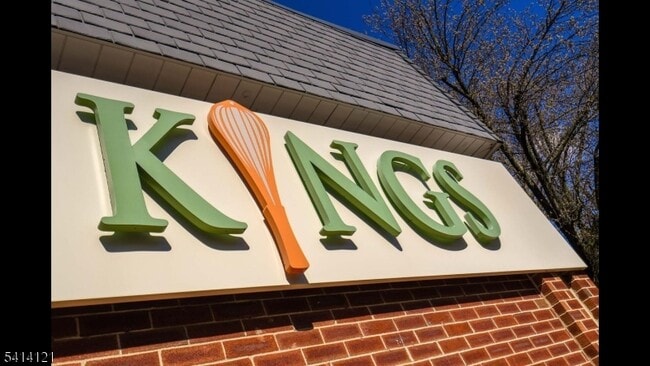 Building Photo - 525 Main St