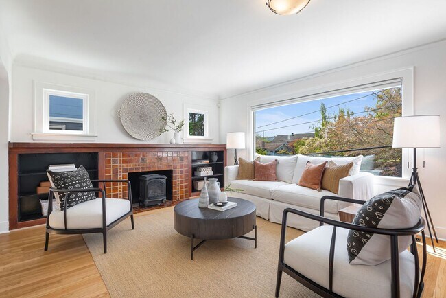 Building Photo - Remodeled Sunset Hill Home in Prime Ballar...
