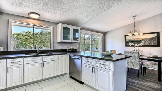 Building Photo - 1090 Walnut Woods Ct