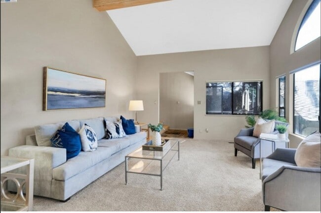 Building Photo - Beautiful and Quiet 3 bedroom 3 bath home ...