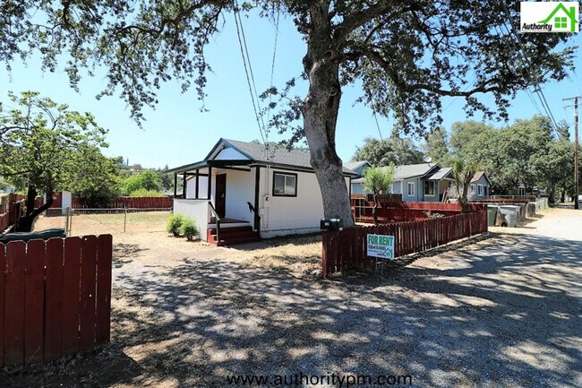 Primary Photo - 3240 Veda - West Redding - "Pet Considered"