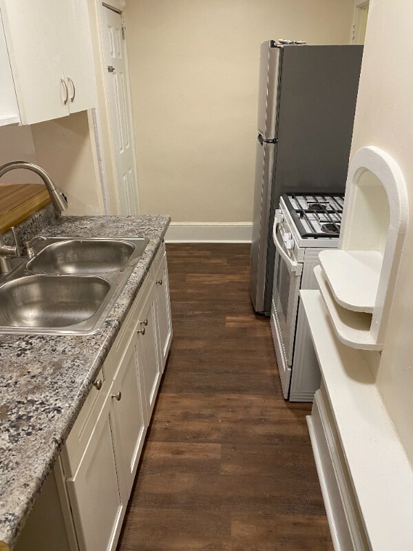 Building Photo - 428 W King St