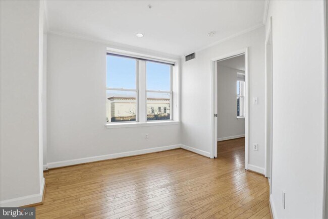 Building Photo - 1801 Calvert St NW