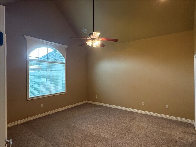 Building Photo - 2623 S Everest Ave