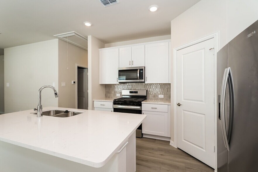 Building Photo - 831 Wisteria Ln