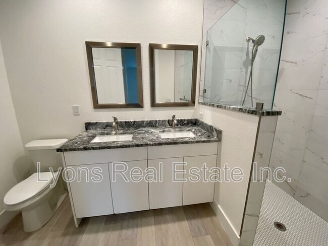 Building Photo - 2635 Starview Ave