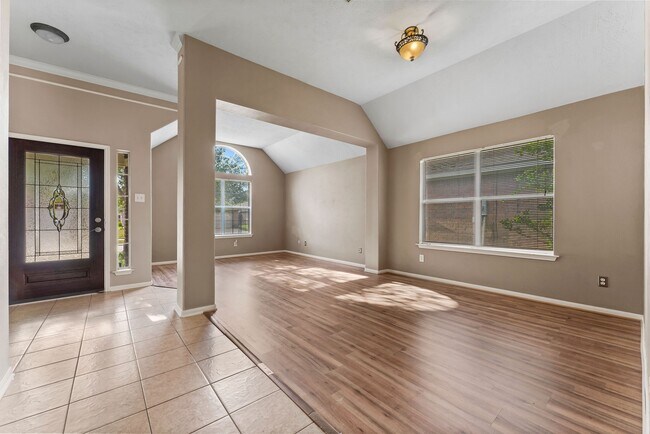 Building Photo - 30218 Deleon Fields Dr