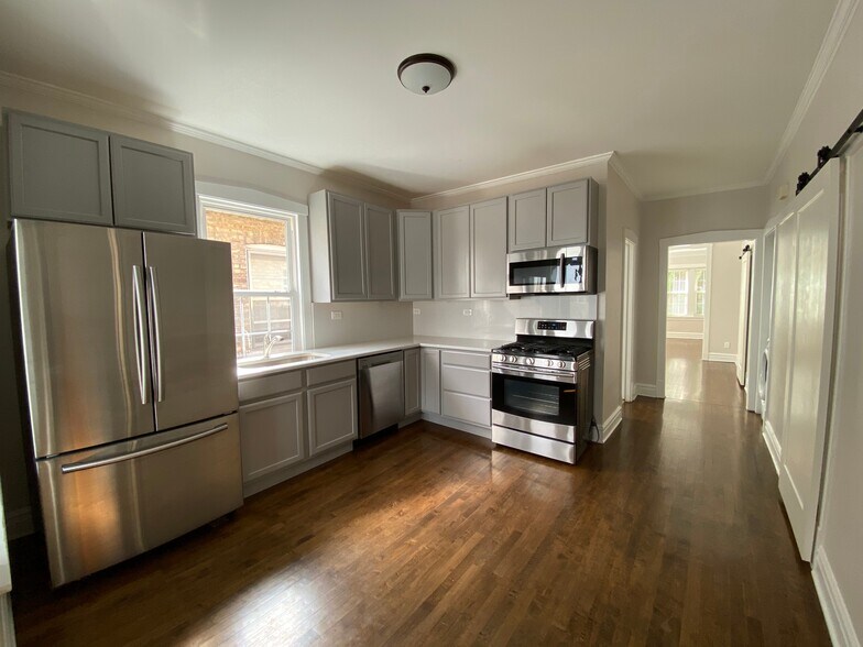 Kitchen - 3825 S Damen Ave