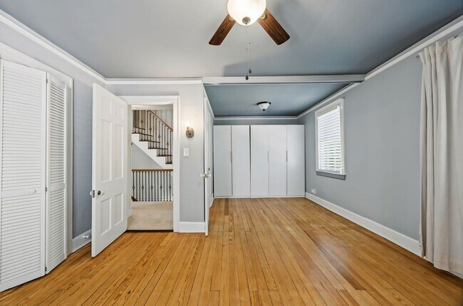 Building Photo - 305 Palen Ave