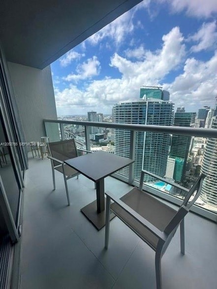 Building Photo - 475 Brickell Ave