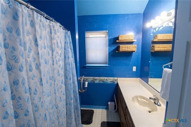 Building Photo - 203 Appaloosa Dr