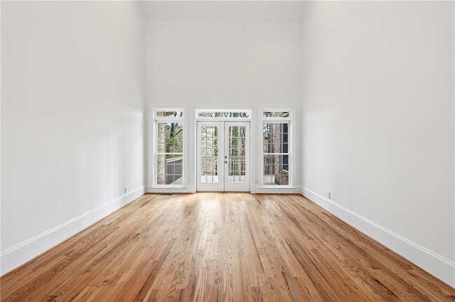 Building Photo - 125 River N Cir