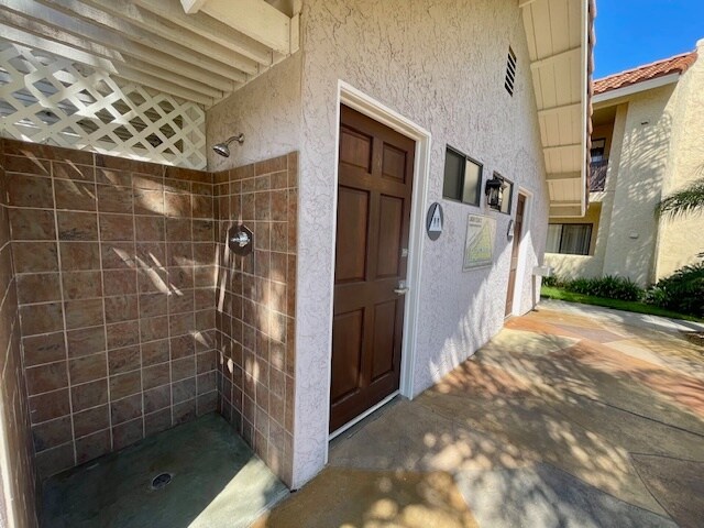 Building Photo - 10186 Camino Ruiz