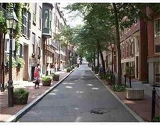 Building Photo - 19 Temple St