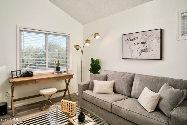 Building Photo - 322 E Bluebell Ln