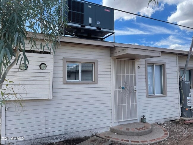 Building Photo - 737 S 2nd St