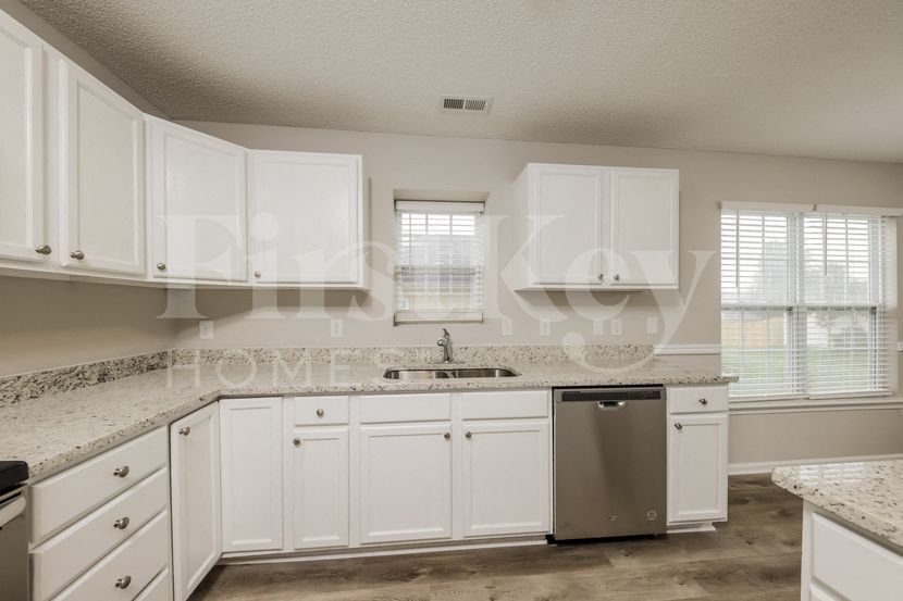 Building Photo - 4944 Lighthouse Ct