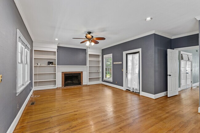 Building Photo - 710 Woodcreek Ct