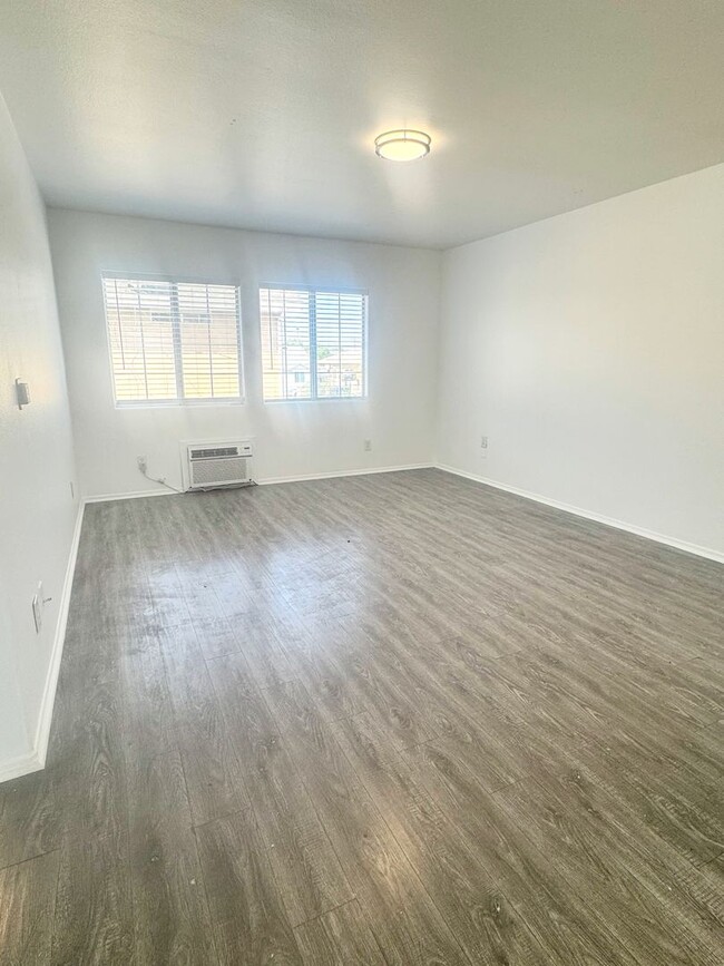 Building Photo - 7230-32 TUJUNGA AVE,