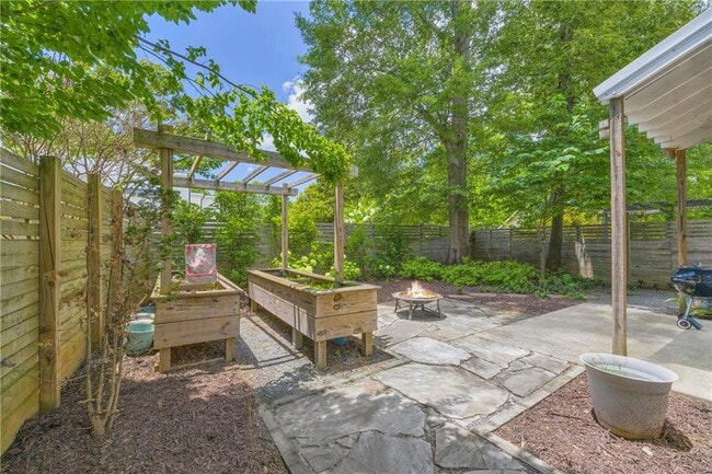 Building Photo - 183 Cleveland St SE