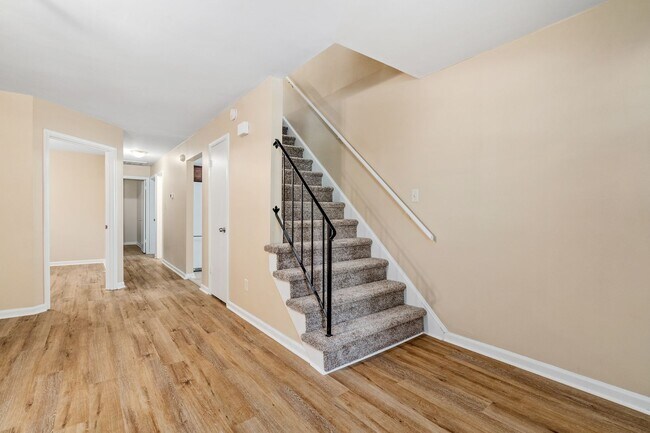 Building Photo - 4117 Rainbow Dr