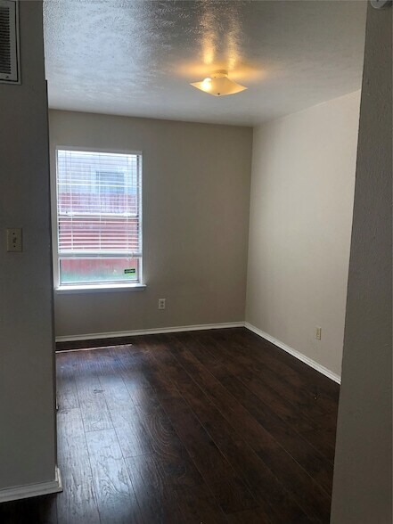 Building Photo - 2526 W Prairie St
