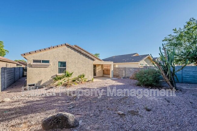 Building Photo - 13930 W Country Gables Dr