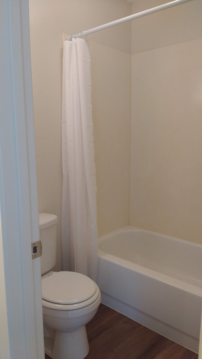 Master bath - 329 Briarwood Dr