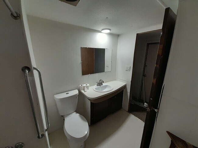 Building Photo - 1/2 off 1st Month's Rent ! Country Setting Single Wide Manufactured Home Silverbrook RV Park