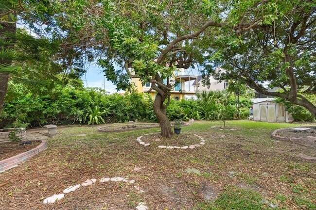 Building Photo - 131 Barrier Isle Dr